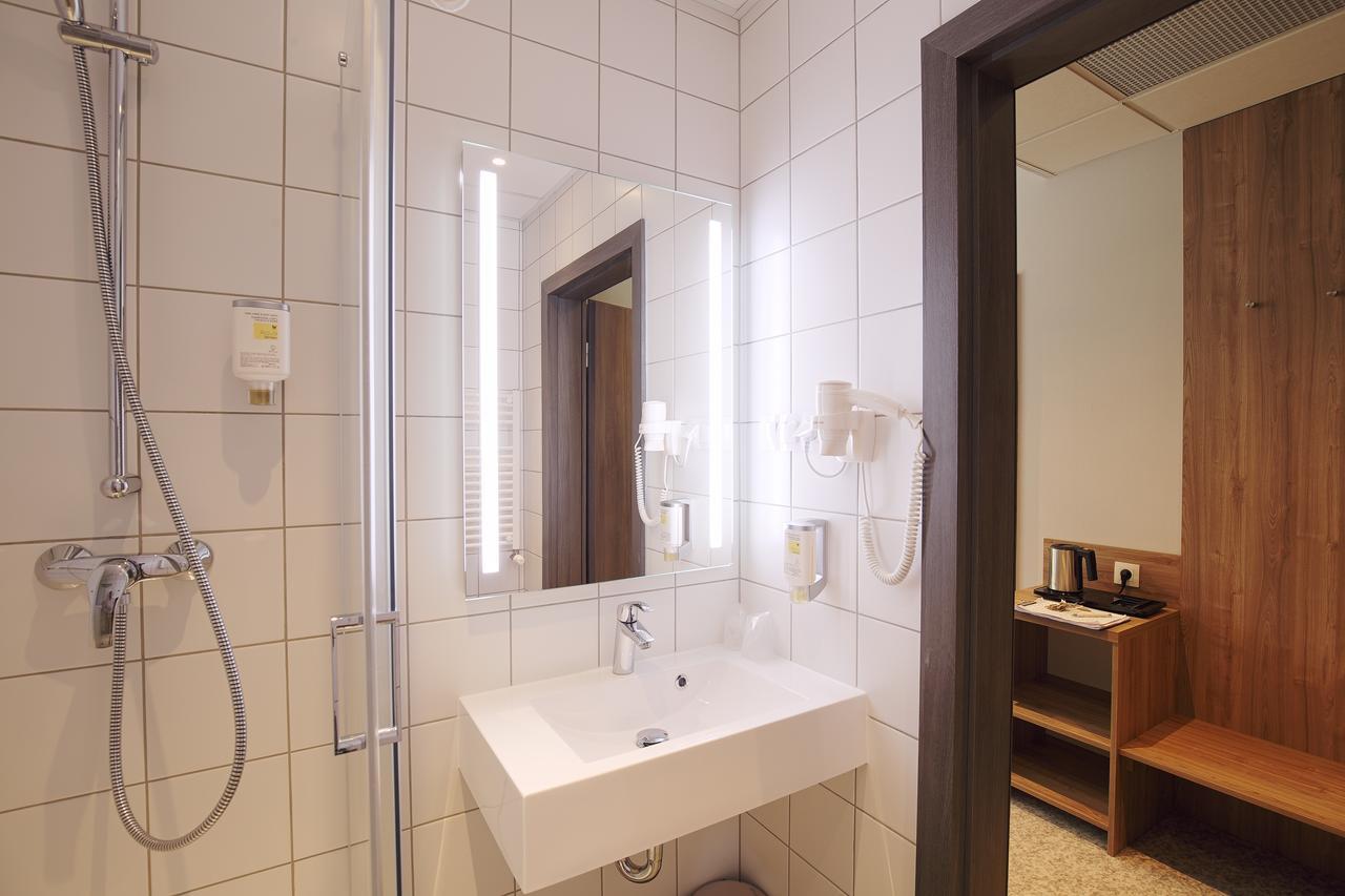 Active Hotel Вроцлав Экстерьер фото